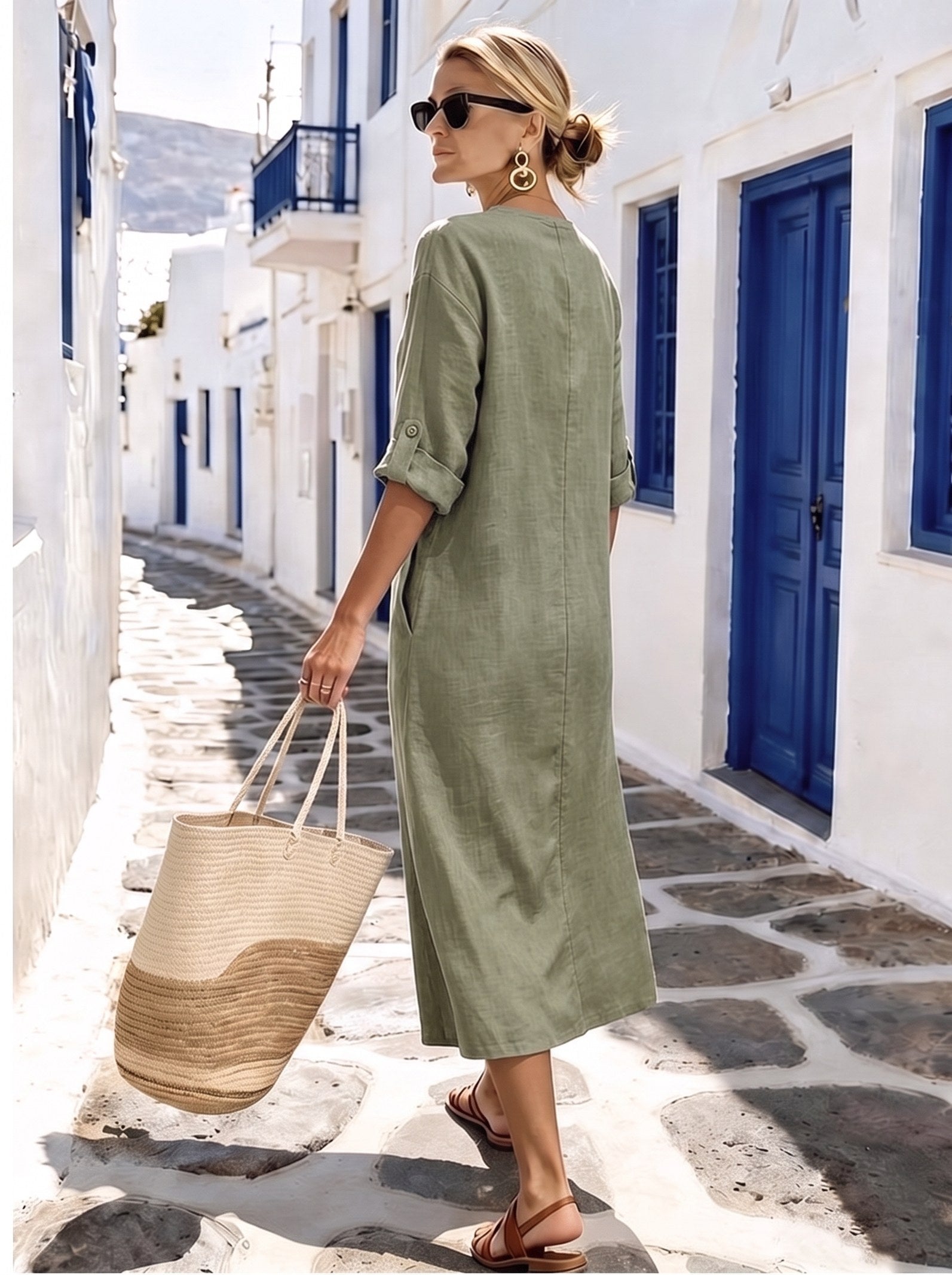 Robe Emery vert sauge portée en extérieur, vue de profil
